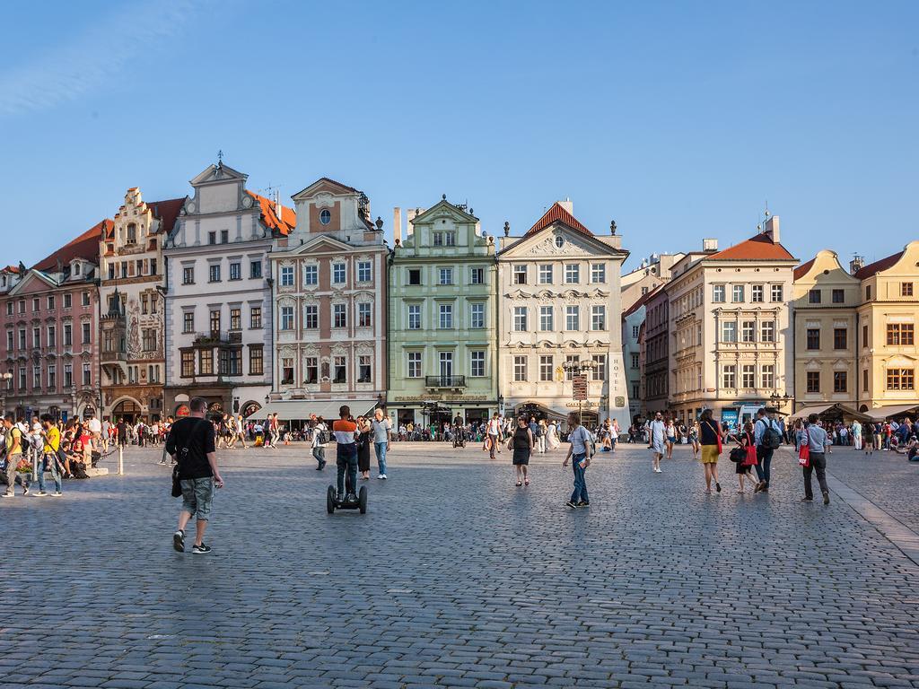 Gorgeous Praag